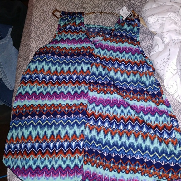 Woman's blouse - Picture 2 of 3